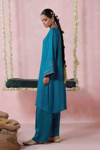 Blue Co-Ord Set, features herringbone short shirt and shalwar, embroidered with Mir Taqi Mir’s poetry.