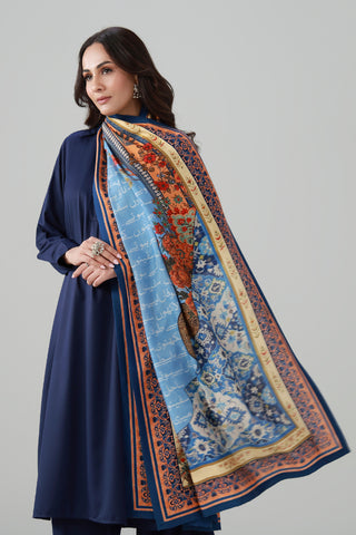 Viscose  printed odhni in blue color  featuring the words of Salik Lucknawi calligraphed throughout.