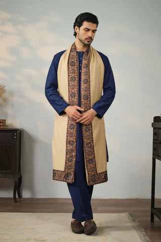 Samaa is a unisex shawl, featuring the words of Allama Iqbal on the borders.