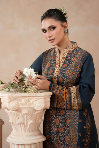 Manto's ready to wear teal lawn Zuri kurta with Urdu calligraphy of poetry by Nida Fazli