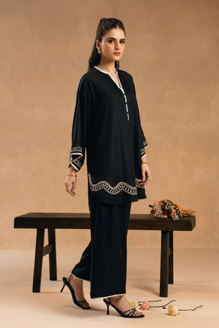 Lina Co-Ord Set is a 2-piece set made using dobby crepe featuring the words of Haidar Ali Aatish 