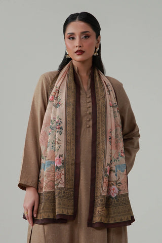 Beige crinkle silk scarf featuring the words of Sahir Ludhianvi calligraphed throughout.