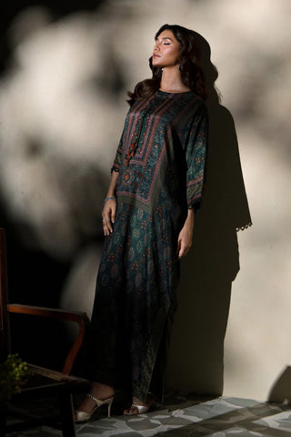 Manto's Alira long length Kaftaan in shades of forest, paired with straight pants. 