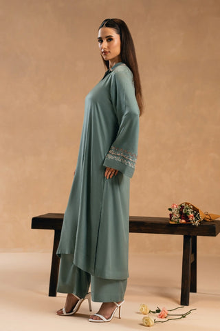 Maahi Co-Ord Set is a 2-piece set made using dobby crepe, featuring the words of Sahir Ludhianvi
