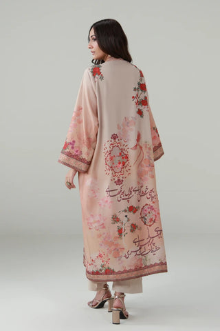 Gulaal Shrug, made from crepe, features the words of Hafeez Jalandhari calligraphed