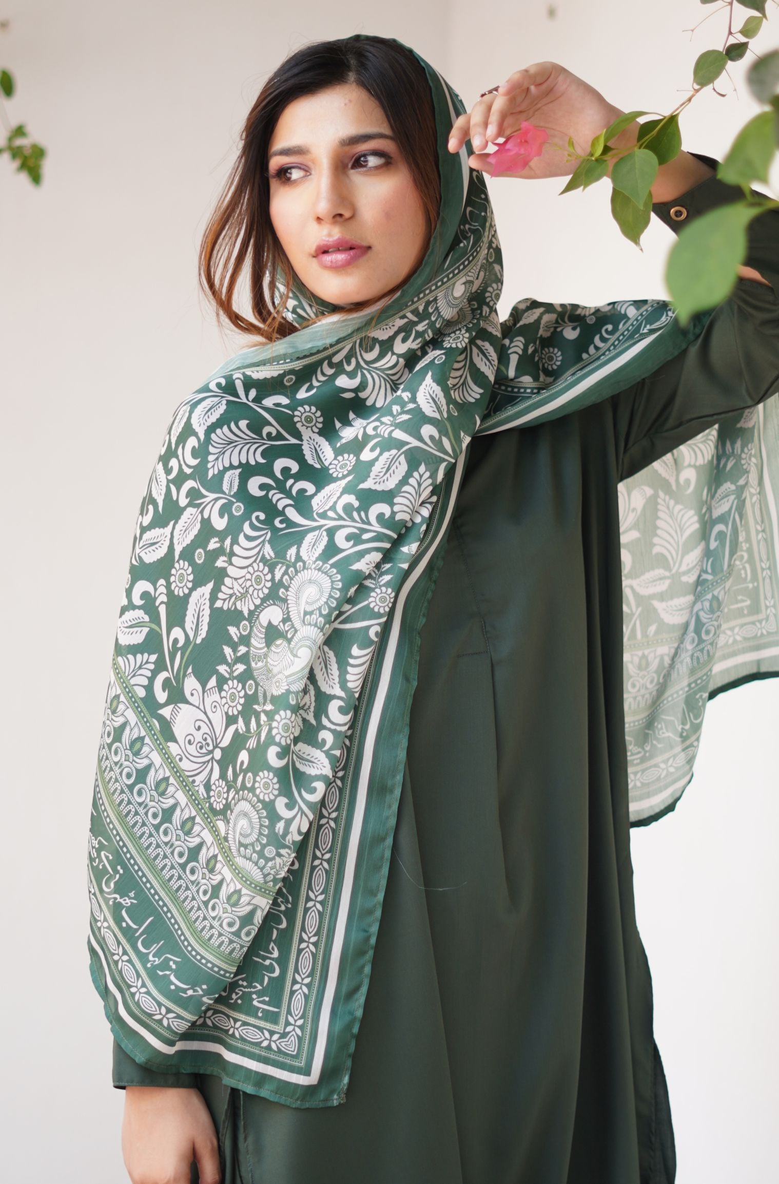 Nayaab Scarf Forest Green – Manto - Main Image