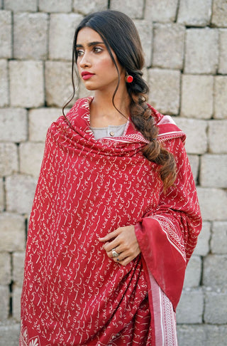 Shopmanto, wear manto, odhni, shawl, chaddar, manto odhni, manto scarves, manto stoles, manto clothing brand, women shawl, ladies shawl, women shawl in Allama Iqbal poetry, manto red sitaray odhni,