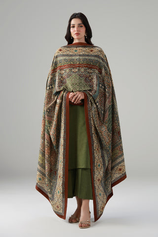Printed odhni featuring the words of Behzad Lucknavi calligraphed throughout.