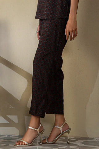 Manto Women's Sleeveless 2 Piece Maroon Solid Inner Co-ord Set