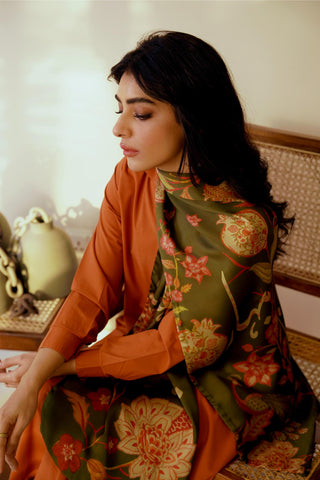 Shopmanto, wear manto, manto clothing brand, manto pakistan, ladies clothing brand, urdu calligraphy clothing, manto women green gulnaar stole with urdu calligraphy, crepe, silk