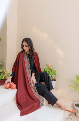 Shopmanto, wear manto, manto clothing brand, unisex cape shawl, cape shawl, men cape shawl, women cape shawl, capes, shawl, winter wear, eastern, western, urdu calligraphy on the cape shawl, cape in maroon, talaash cape, men outerwear, women outerwear, talaash cape maroon and green, manto capes, manto shawl
