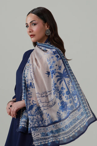 Gul-e-Raaz Scarf is a crinkle silk scarf, calligraphed with the words of Mirza Ghalib and Ahmed Faraz throughout.