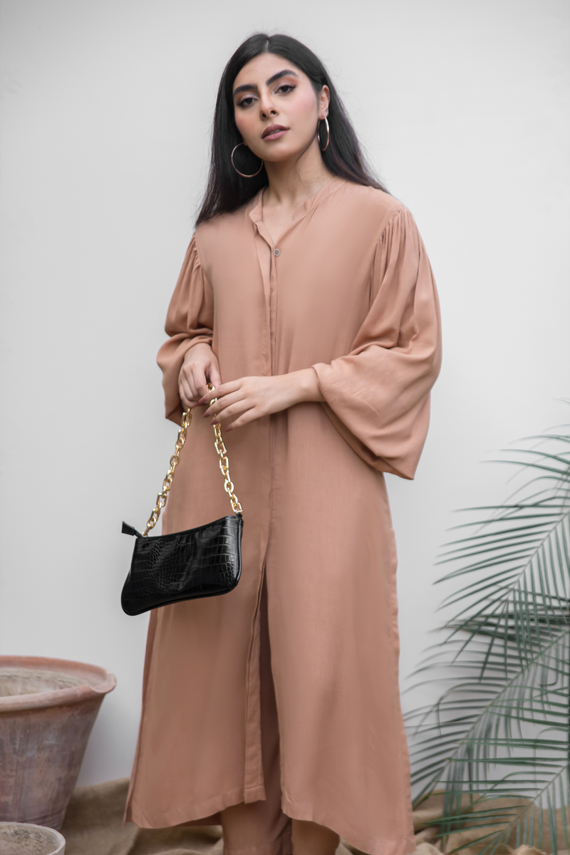 Light Brown Lilen, 2 piece set from our Manto Aura Collection. It is a long, front-open kameez/ kurta with long balloon sleeves and trousers/ pajama pant