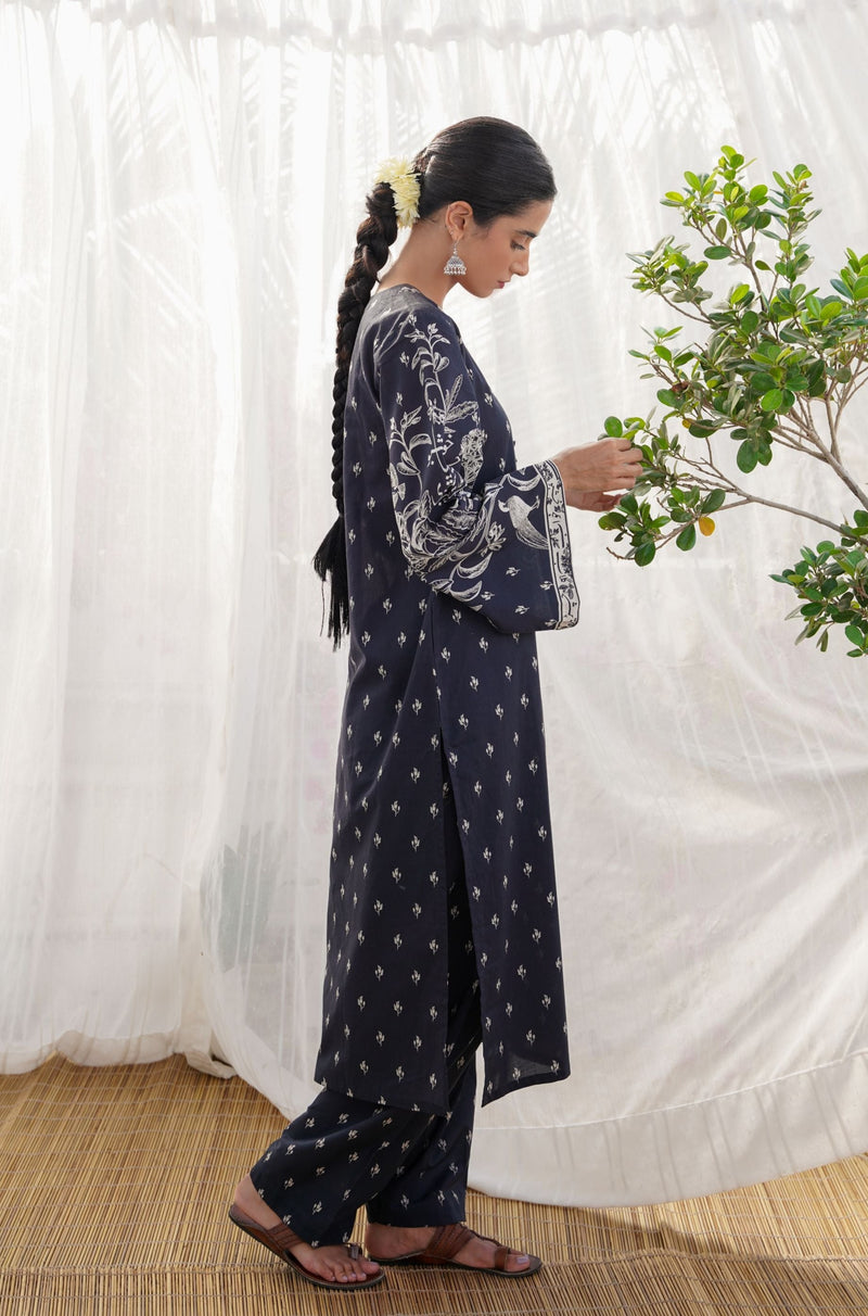 Shopmanto, wear manto, manto clothing brand, manto pakistan, ladies clothing brand, urdu calligraphy clothing, manto urdu calligraphy black vasl 2 piece printed set