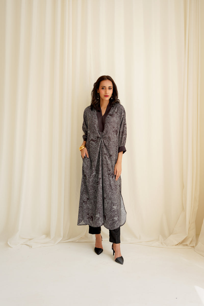 Shopmanto, wear manto, manto clothing brand, manto pakistan, ladies clothing brand, urdu calligraphy clothing, manto black aaina upper kurta kaftaan