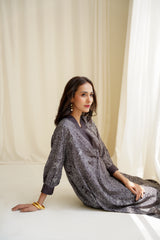 Shopmanto, wear manto, manto clothing brand, manto pakistan, ladies clothing brand, urdu calligraphy clothing, manto black aaina upper kurta kaftaan