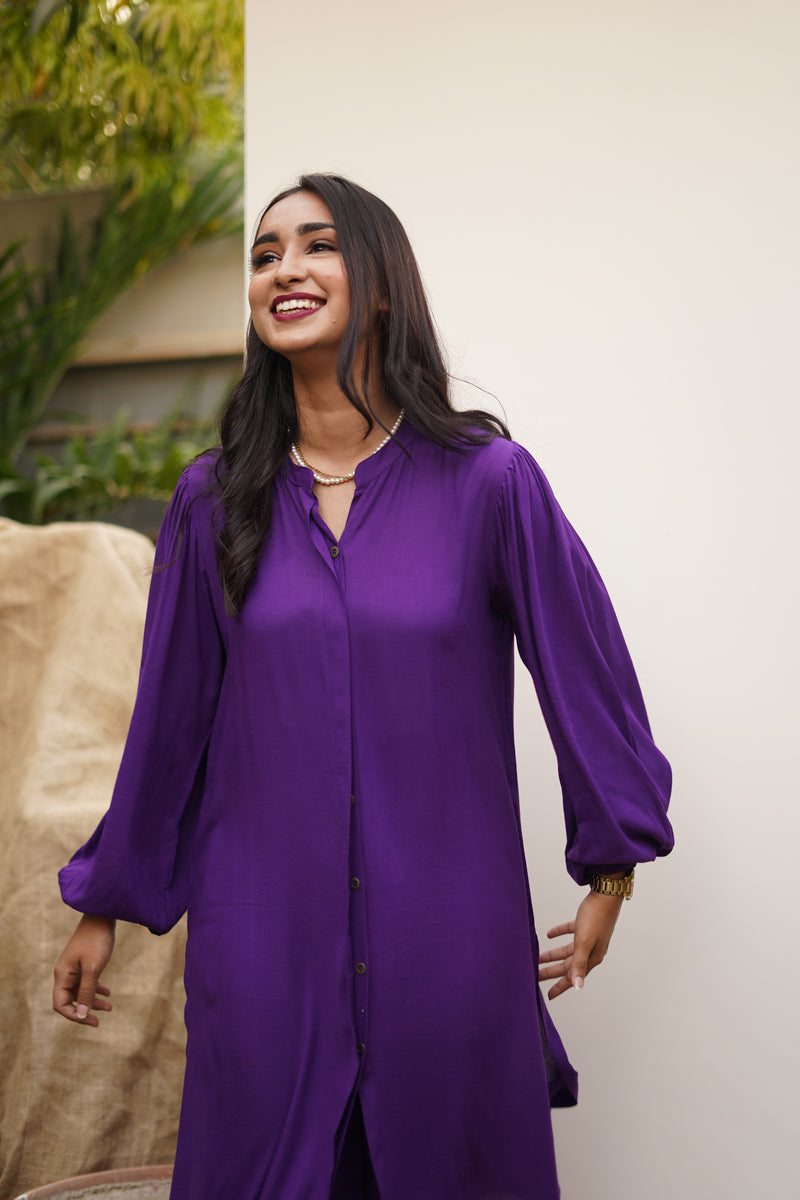 Purple Lilen, 2 piece set from our Manto Aura Collection. It is a long, front-open kameez/ kurta with long balloon sleeves and trousers/ pajama pant